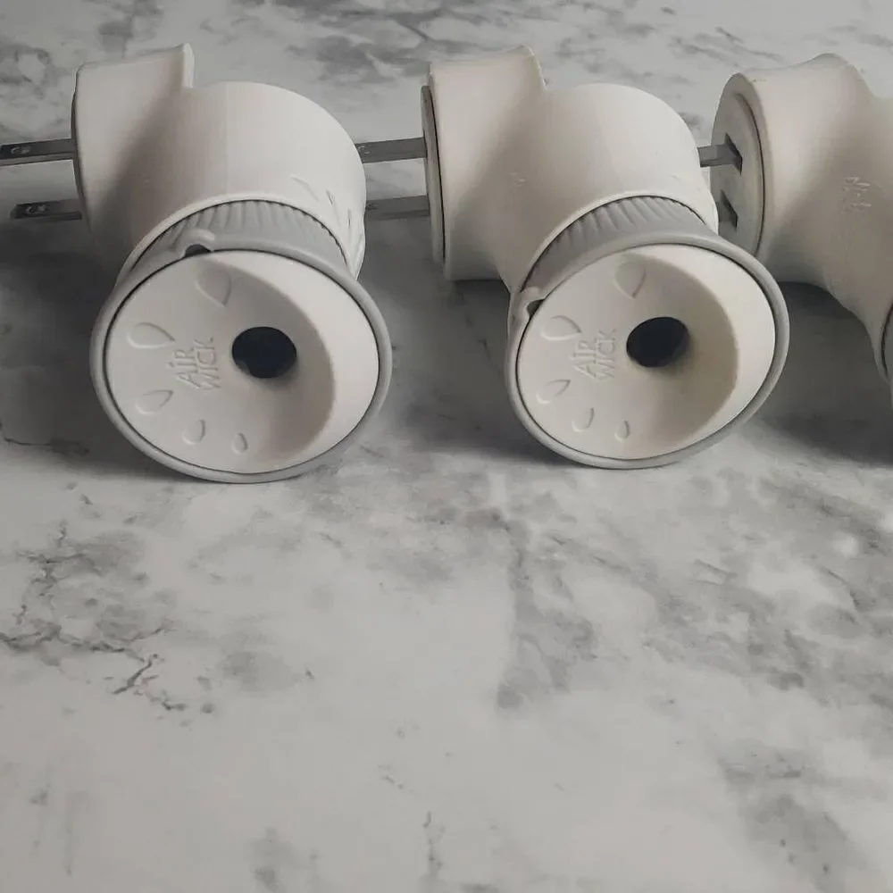 5 Preowned Airwick Plug Diffusers‎